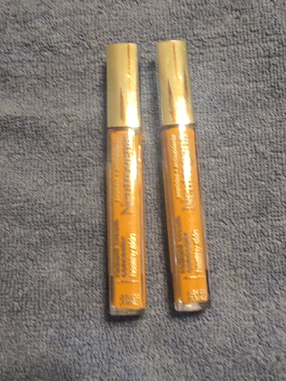 TWO Neutrogena Radiant Cream Concealers